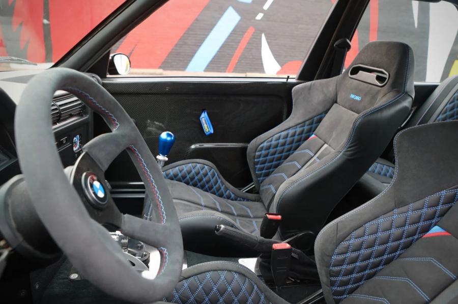 Интерьер BMW M3 Coupe (E30) 1988 года  (фото 45 из 118)